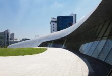 동대문디자인플라자(DDP) 곡면 외관, 디자인마이애미 서울 2026 행사장 자료사진