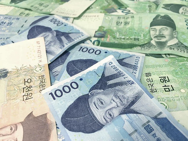 한국 원화 지폐. 2분기 국민소득 통계 자료사진