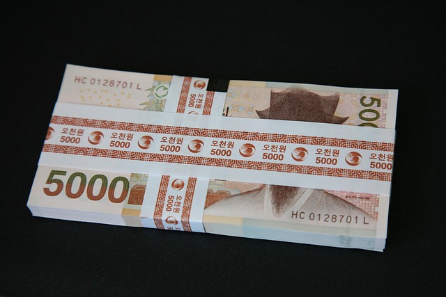한국은행권 5,000원권 지폐 뭉치, 원/달러 환율 하락 자료사진