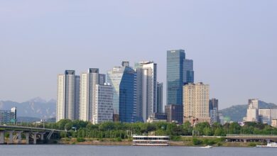 한강 너머 서울 도심 고층 빌딩 전경. 투자자예탁금 감소 기사 자료사진
