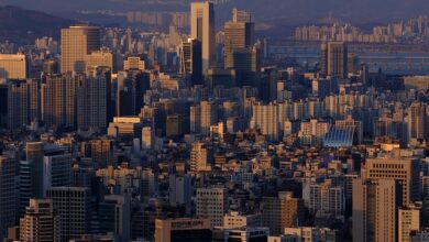 해 질 녘 빛을 받은 서울 도심 빌딩숲. 코스피 마감 자료사진