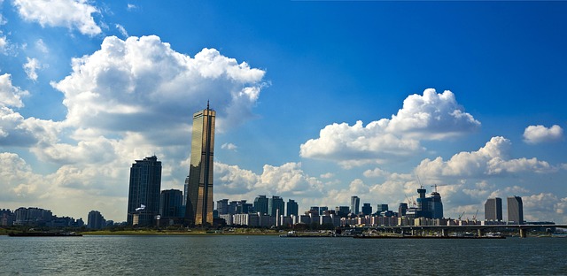 여의도 한강변 고층 빌딩 낮 전경. 코스피 마감 자료사진