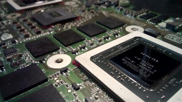 엔비디아 GPU 칩이 얹힌 회로 기판. 미스트랄 라지 4 공개 기사 자료사진